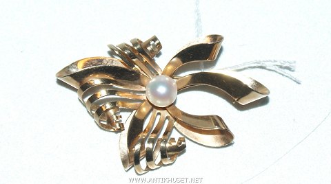 Gold Brooch with Pearl 14 Karat