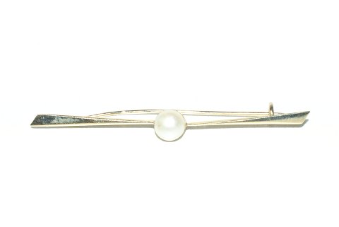 Brooch with Pearl, 14 carats