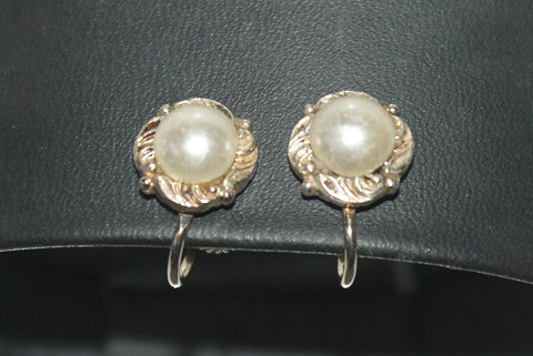 Earrings with pearl plated silver