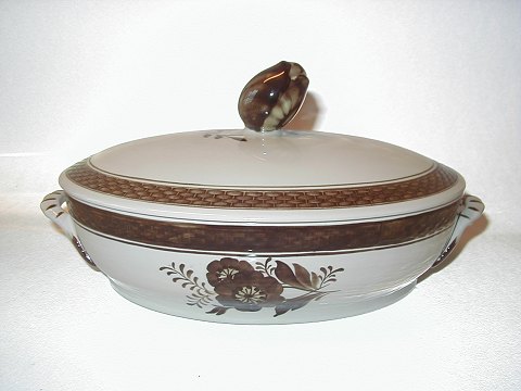 Royal Copenhagen Brown Tranquebar, Lidded Bowl.
Decoration number 45/921.