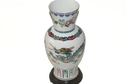 Vase fra kina
Motiv drage
højde 26,5 cm
brede 15cm
