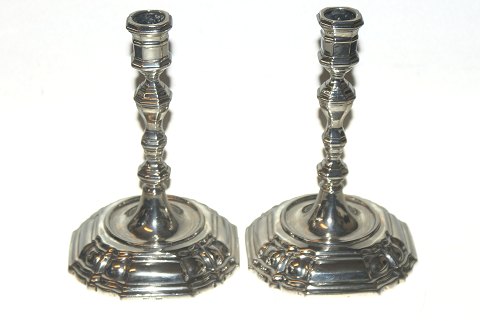 Candlestick set, in three-towered silver with a nice pattern. Stylish.