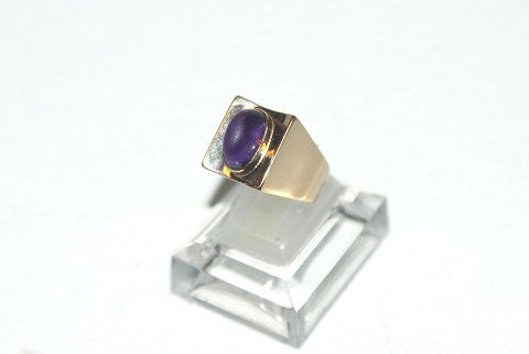 Gold ring ladies with purple stone 14 carat gold