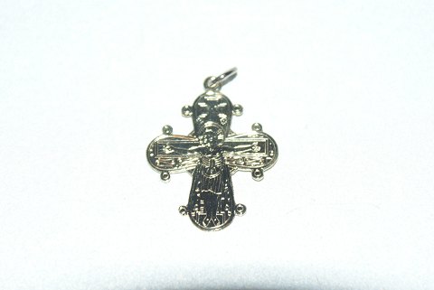Dagmar cross pendant in 8 carat gold