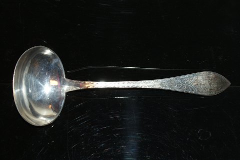 Sauce Ladle Empire Silver
In 1902
Length 17.5 cm.