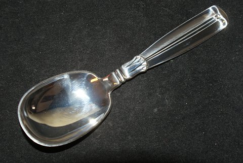 Sugar spoon Lotus Silver
W & S Sørensen
Length 11.5 cm.
