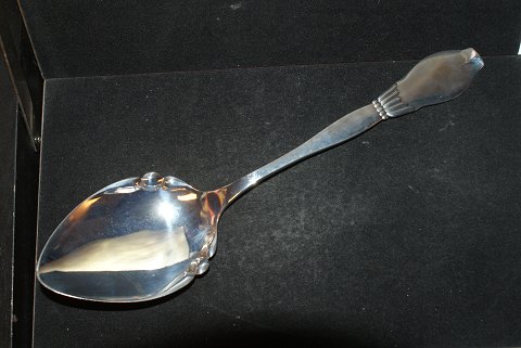 Serving spoon Lotus Silver
Chr. Fogh silver
Length 24.5 cm.