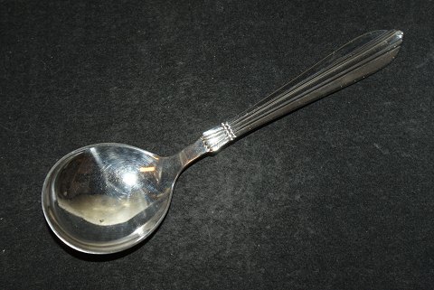 Jam spoon Tranekjær Danish silver cutlery
Aagaard & Fredericia Silver
Length 14.5 cm.