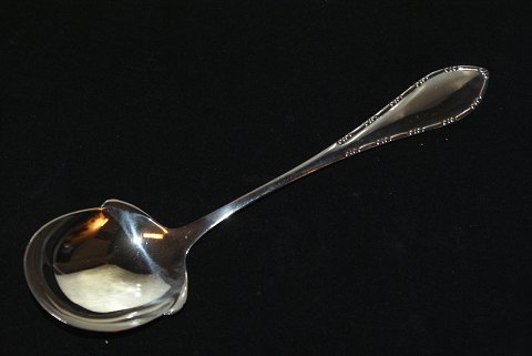 Ny perle serie 5900 Sølv serveringsske/kartoffelske Rund laf (Perlekant Cohr) 
Dansk sølvbestik
Fredericia sølv
Længde 23,2 cm.