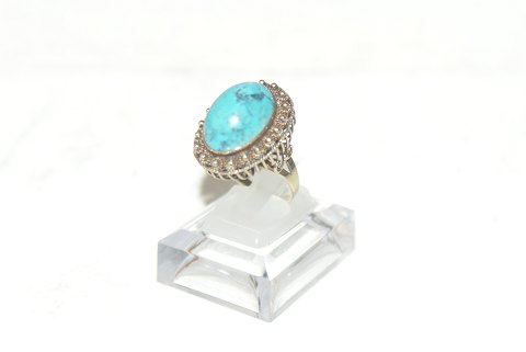 Elegant 14 carat gold ring with turquoise stone