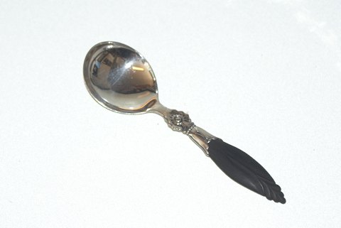 Kompotske / Marmeladeske i sølv
Stemplet År. 1928
Længde Ca 15 cm