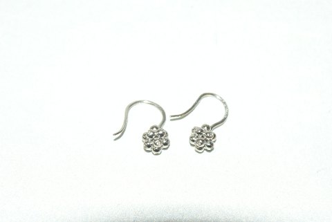 Elegant Earrings in 14 Carat White Gold with Brilliant