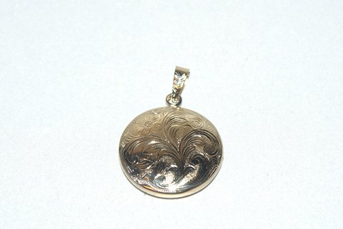 Elegant Medallion in 14 carat gold