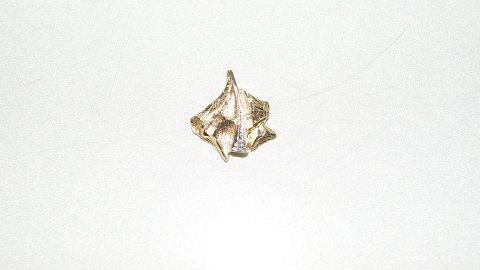 Elegant pendant with diamonds