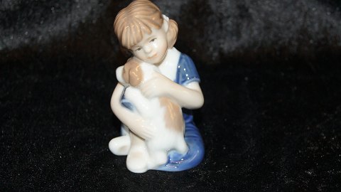 Royal Copenhagen #Else is sitting with a dog
Deck # 087
1 Sorting
Height 9.5 cm