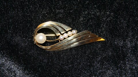 Elegant Brooch in 14 carat gold
Stamped 585
Length 5.5 cm