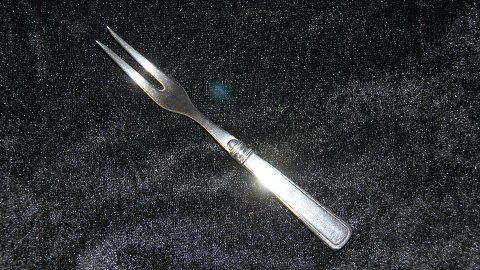 Pålægsgaffel #Olympia Dansk sølvbestik 
#Cohr Sølv
Længde 13,7 cm.
