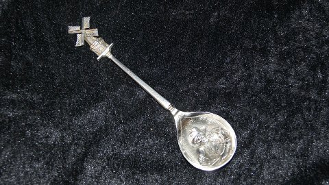 Sugar spoon in silver with Mollwings
Stamped Holland 830
Length 15.5 cm.