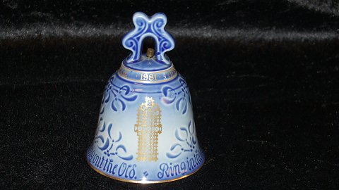 #Christmas bell from Bing & Grondahl Year # 1981
Uppsala Cathedral, Sweden
Dek nr 9681
Height 12.5 cm