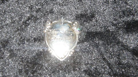 Emblem In Silver with engraving on
Length 2.5 cm
Height 3.7 cm