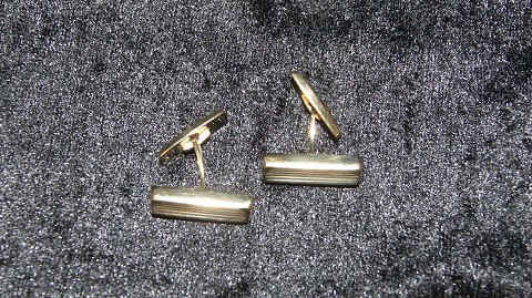 Cuffs in 14 carat gold
Stamped 585 HS
Measures 21.02 * 18.1 mm