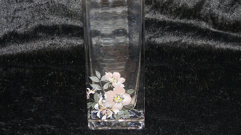Vase With floral motif
Height 19.2 cm approx