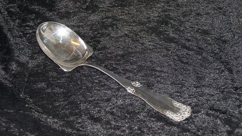 Serving spoon in Silver with engraving
Length 24.8 cm
Neat and polished and packed in a bag