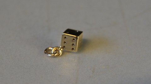 Elegant Pendant 
Cube 14 carat Gold