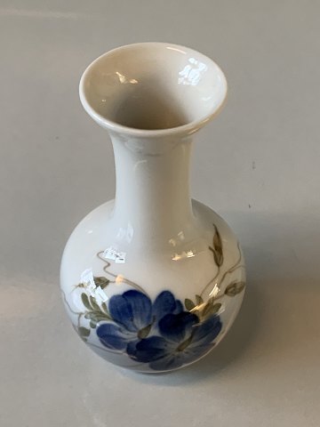 Vase #Royal Copenhagen
Deck No. 2800 / # 1550
2. Sorting
Height 12 cm approx