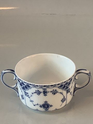 Royal Copenhagen #Boullion cup with 2 handles with hard drive
#Halfblonde Blue Fluted
Deck No. 1 / # 529
Height 5.1 cm
Diameter 8 cm