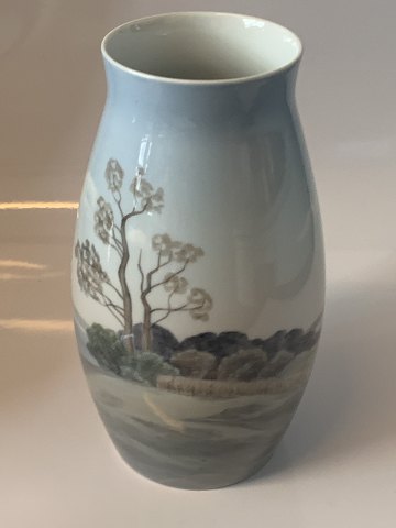 Vase Bing and Grondahl
Height 22.5 cm approx
Deck no #8538/247