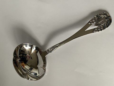 Serving spoon in Silver
Stamped 3 towers
Length 24 cm
