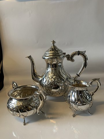 Silver coffee service (Sterling Silver 925) Consisting of coffee pot, creamer 
and sugar bowl.