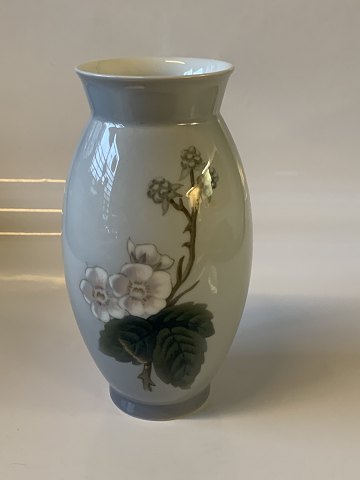 Bing & Grondahl Vase
Deck no #8708/#420
Height 18.5 cm
