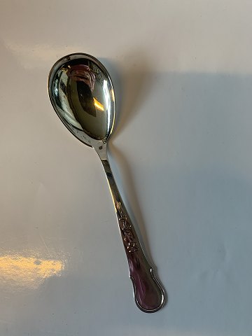 Serving spoon in Silver
Stamped :3 towers Hcf
Produced in the year 1928
Length 18 cm