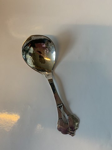 Serving spoon in Silver
Stamped : 3 towers
Produced in the year 1934
Length 16.7 cm