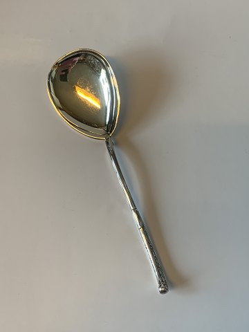Serving spoon in Silver
Stamped : 3 towers
Length 17.3 cm