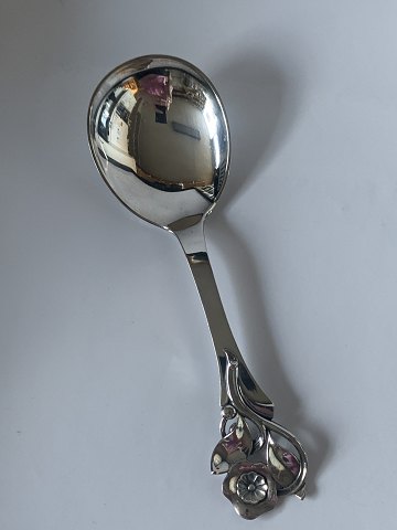 Serving spoon in Silver
Stamped : 3 towers hand forged
Produced: 1941
Length 22.3 cm