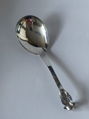 Serving spoon in Silver
Stamped : 3 towers hand forged
Produced: 1947
Length 20.3 cm