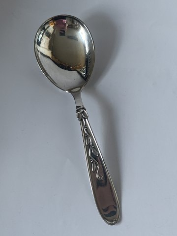 Serving spoon in Silver
Stamped : 3 towers
Produced: 1943
Length 20.5 cm approx