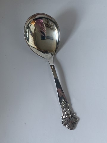 Serving spoon in Silver
Stamped :3 tower handsmith
Length 17.5 cm