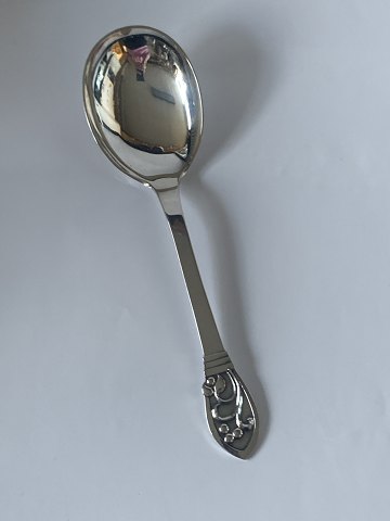 Serving spoon in Silver
Stamped :3 towers -AD
Produced in the year 1950
Length 22.8 cm