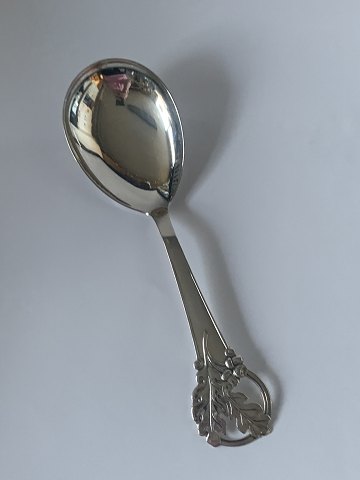 Serving spoon in Silver
Stamped : 3 towers
Produced 1948 G-D
Length 20.3 cm