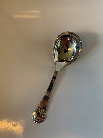 Serving spoon / Vegetable spoon in Silver
Length approx. 18.2 cm
Stamped in 1946 Johannes Siggaard