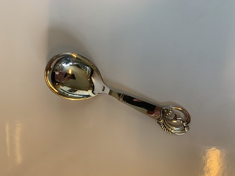 Serving spoon / Vegetable spoon in Silver
Length approx. 16.5 cm
Stamped year 1940 Johannes Siggaard