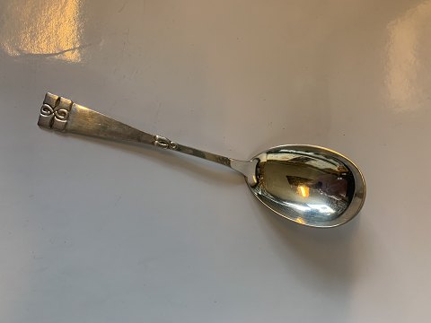 Serveringsske / Kartoffelske i Sølv
Længde ca 20 cm 
Stemplet år 1921 Christian. Fr. Heise