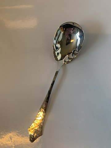 Serving spoon / Compote spoon in Silver
Length approx. 20.5 cm
Stamped year 1922 Christian. Fr. Hoist