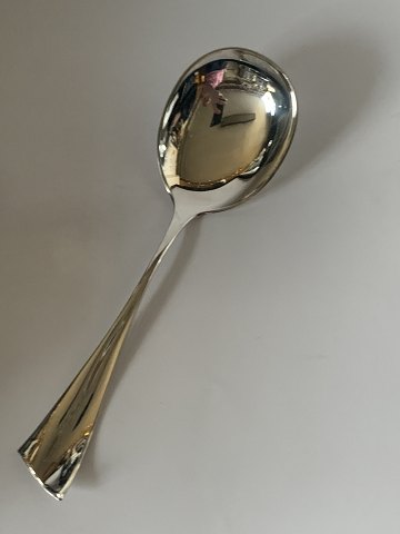 Serving spoon / Potato spoon in Silver
Length approx. 21.3 cm
Stamped in 1956