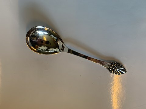 Serving spoon / Vegetable spoon in silver
Length approx. 16.1 cm
Stamped year 1920 3