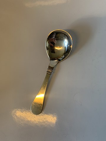 Marmelade / Sukkerske i sølv
Længde ca 12 cm
Stemplet 3 tårnet 830s